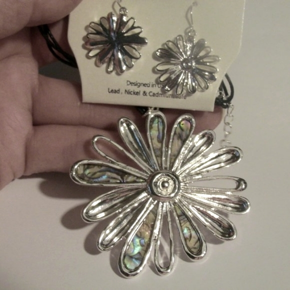 4 U Jewelry - 😊 Abalone Flower Pendant Cord silver Necklace Set